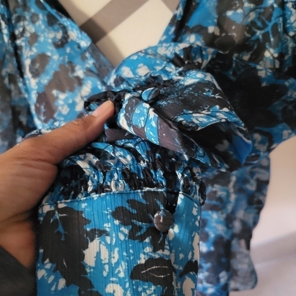 Anthropologie sheer printer peasant blouse size medium. - Picture 9 of 12